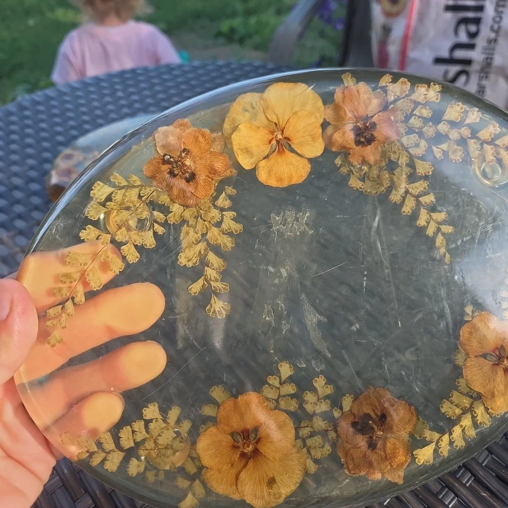 2 Capricia Creations Resin Dried Flower Trivets Retro Round & Square Footed